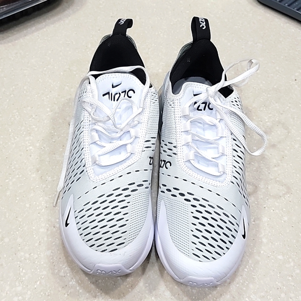 Womens Nike Air Max 270 - Size 10